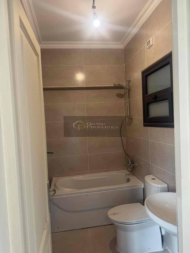 4 0e852209-cd1b-4dd9-a48e-f7b7dd3dd682. jpg