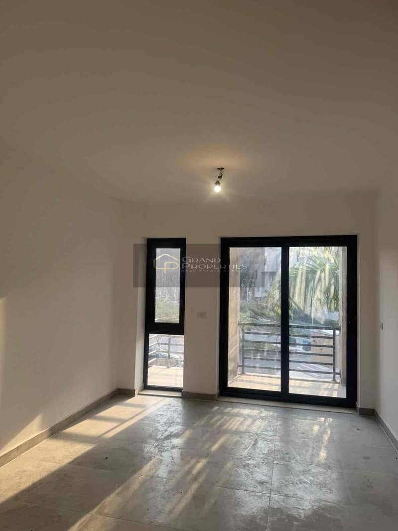 8 05f5ef7c-3673-4bd6-a0c6-88fcfb19f1a0. jpg