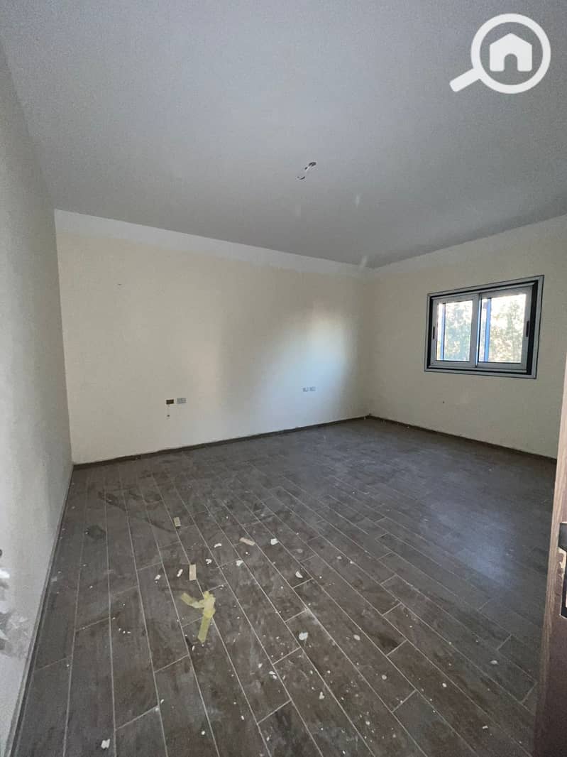 9 04f1ef08-028e-4edf-a49d-8181546e4638. jpeg