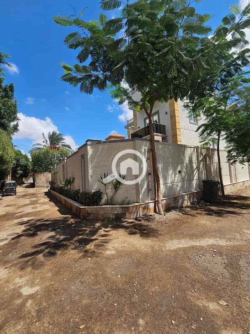 12 882d227a-4a83-457f-a3c3-3cd1be411111. jpg