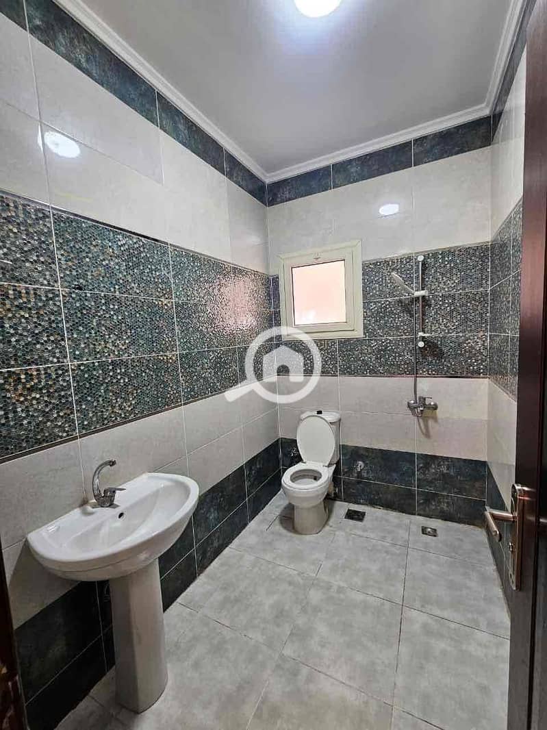 27 0ad7bff2-7867-48e0-b06a-d98bf1d62e64. jpg