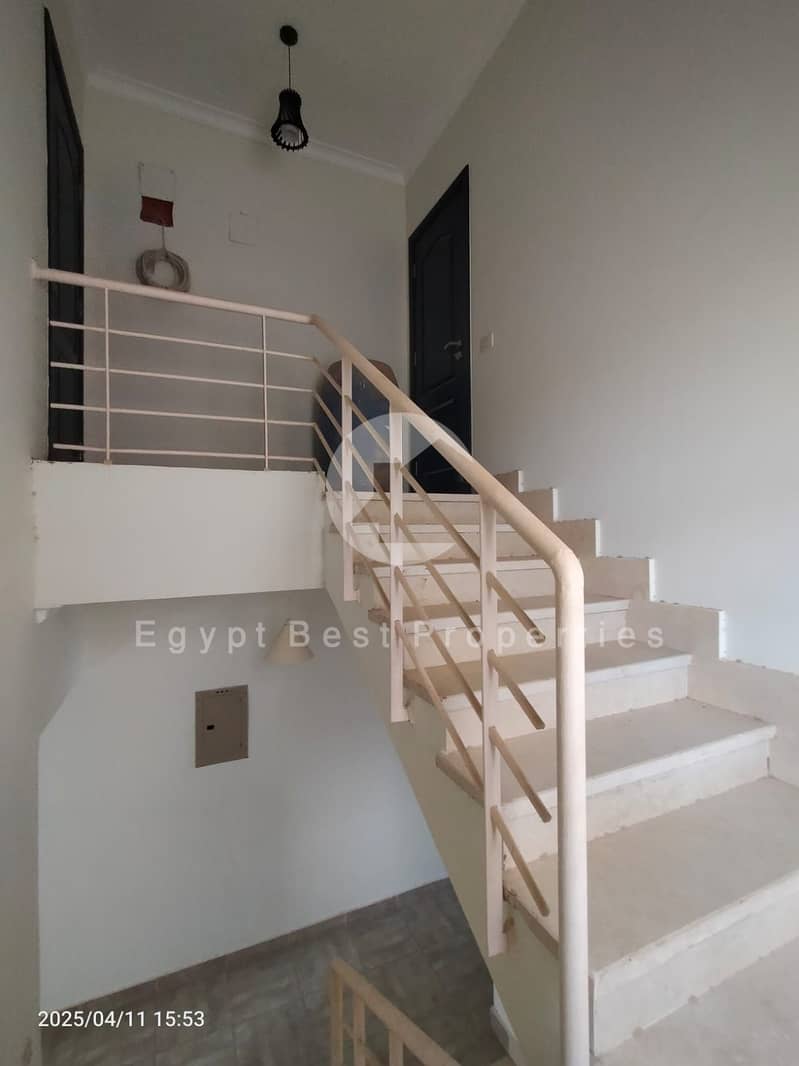 9 c3d96433-fe68-49fa-b4b5-92f3d45a2f5e. jpg