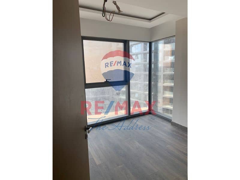 10 cfafee2b-8035-4212-aaa5-eb7665f1c771. jpg