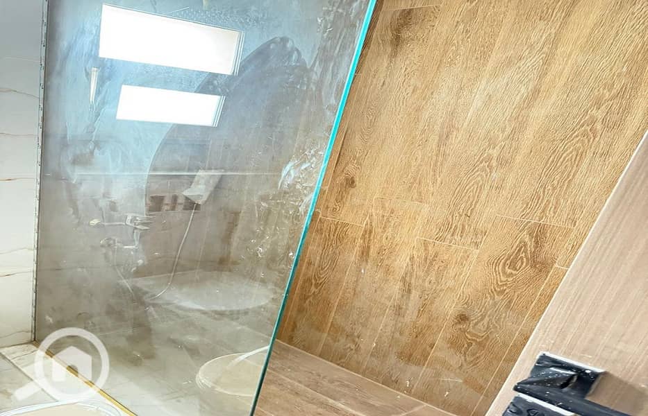 2 00c94619-45c3-4999-a7a2-54c534a1c69f. jpg