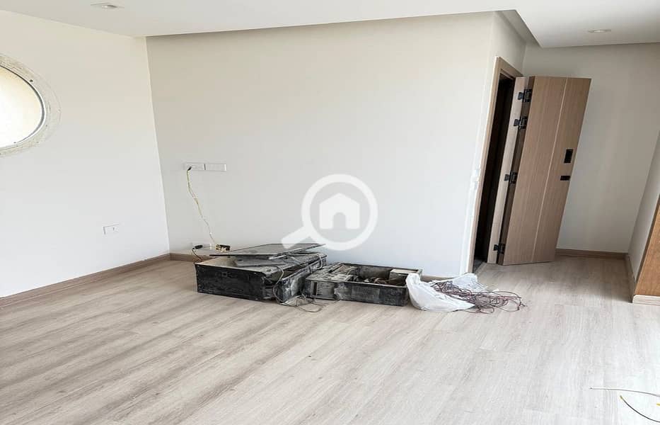 18 96ba4725-9787-4652-9a54-eccd8947959a. jpg