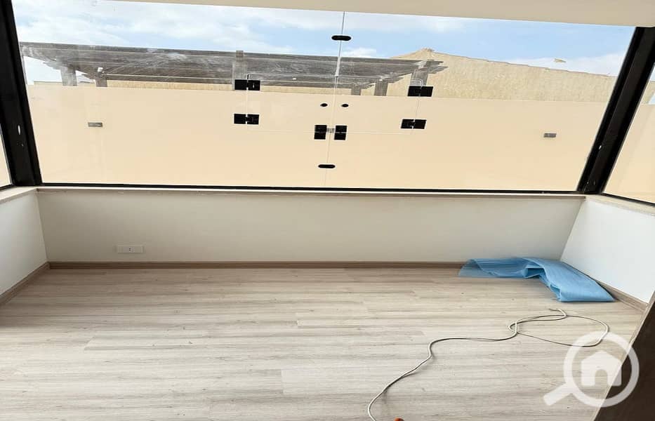 22 2163ec88-6fc1-4df2-8d81-0c8eb385d2d2. jpg