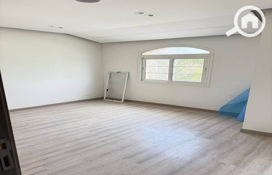 24 99331f69-fb98-49cd-b12c-4746b18a3058. jpg