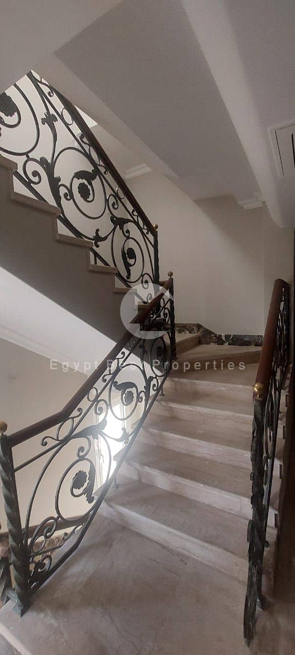 12 ee4551e2-5ce0-43b0-abb2-9ebccff5f66b. jpg