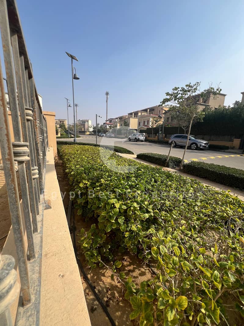 6 a830bf2c-0f5b-4ff7-8029-82aa9f6bb33c. jpeg