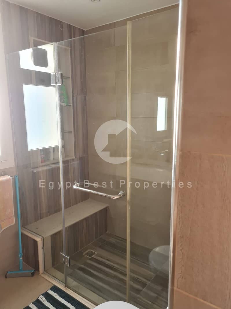 10 651b13a9-2a3d-4e12-b5d3-b814e9079b3b. jpg