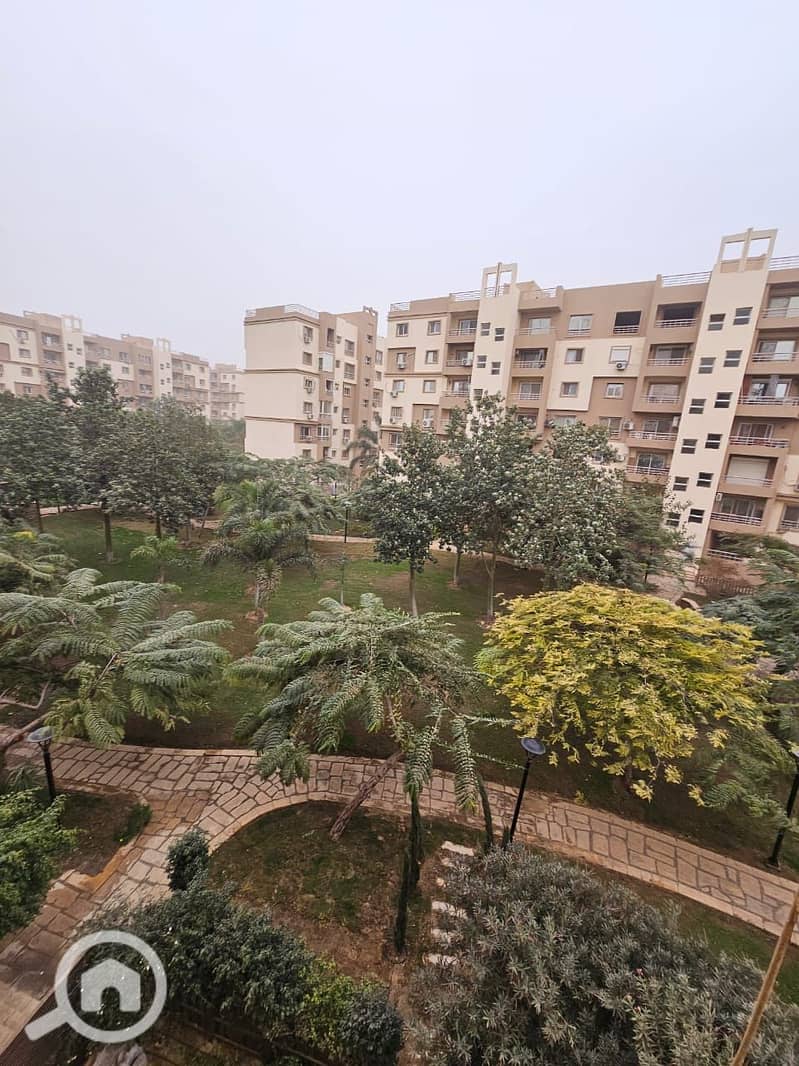 10 f96a104f-f8e2-4313-b62d-4769e3e13639. jpg