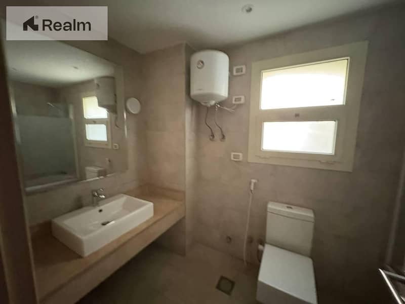 2 5921bcba-a6b7-435d-9b25-235d2c332172. jpg