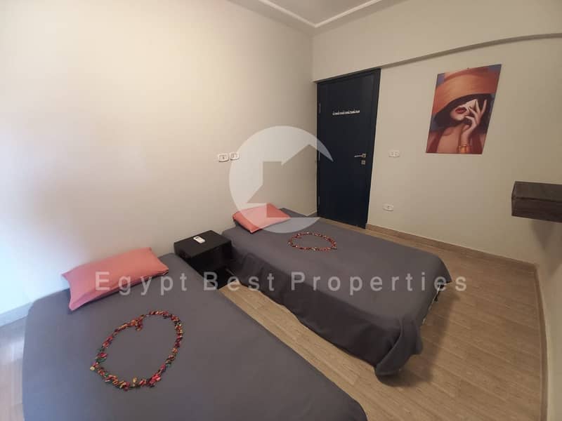 10 b255a66b-413b-44e5-9ce2-70fc17628547. jpg