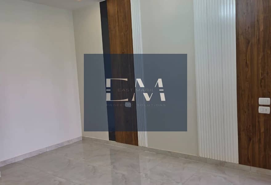 10 c177f90b-9f26-445c-b6b1-4edb3145bd29. jpg