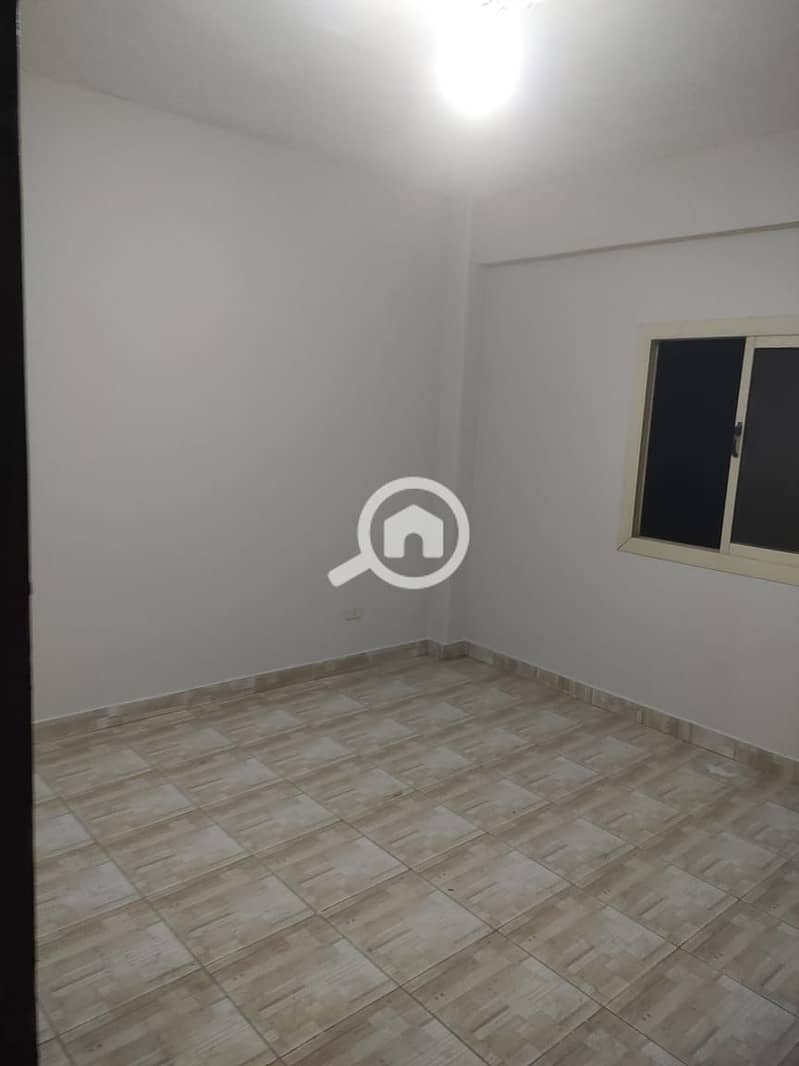 12 c9dfe26e-eb7c-45ec-9b4a-c07c26665822. jpg