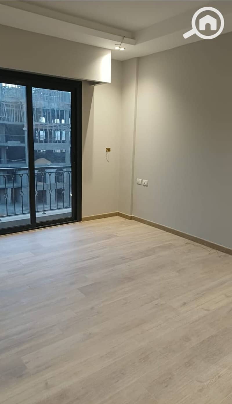 10 454575f5-b5b6-4599-aa38-0dad58267e35. jpg