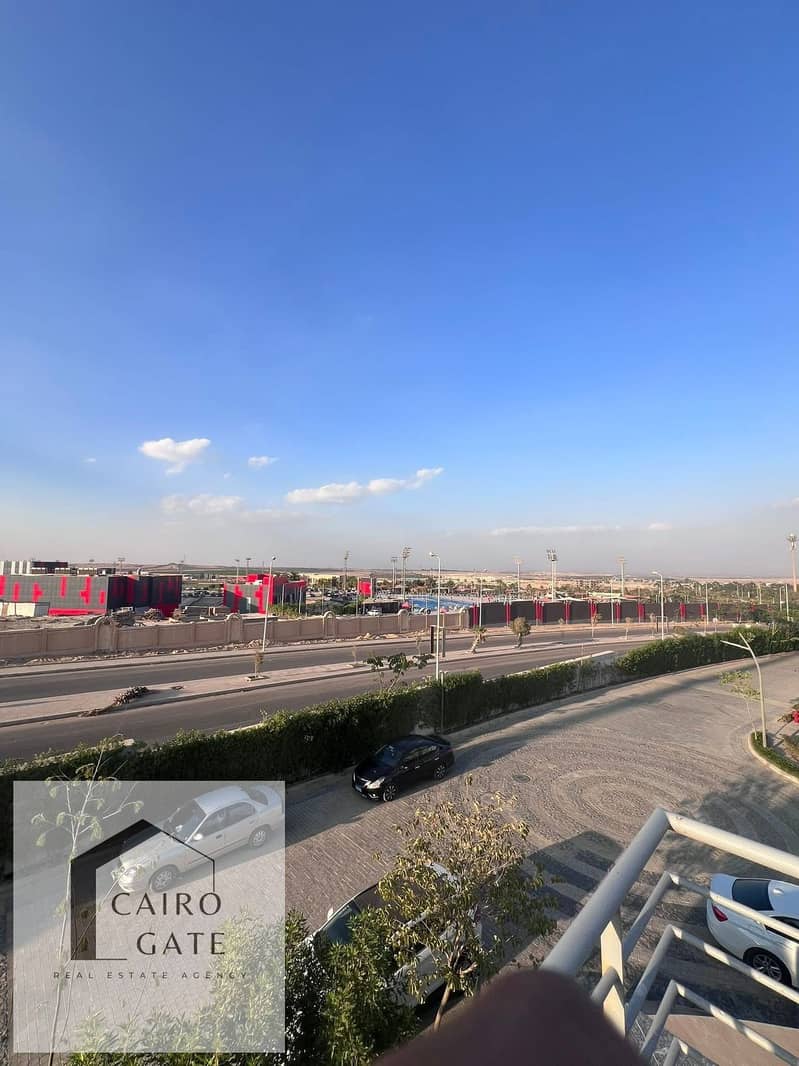 4 b612b407-bd48-457c-acfc-f570dd9f73df. jpg