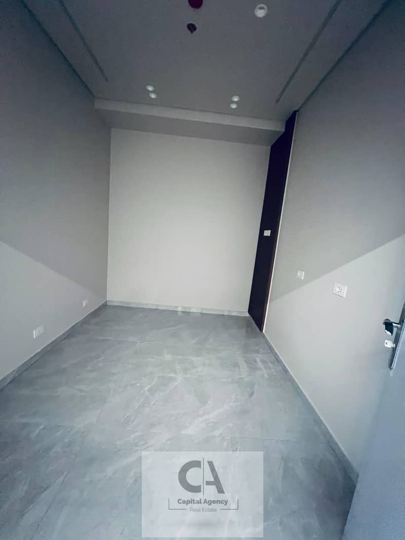 4 ff0f12b3-3ee0-4015-bd2e-cf3ed75c6295. jpeg