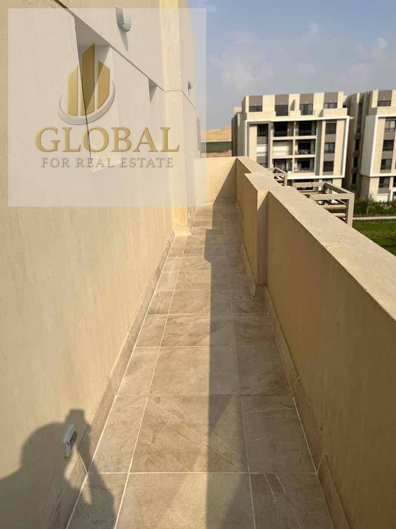 4 7c619049-1dd9-447e-bd88-21bec02789a9. jpg