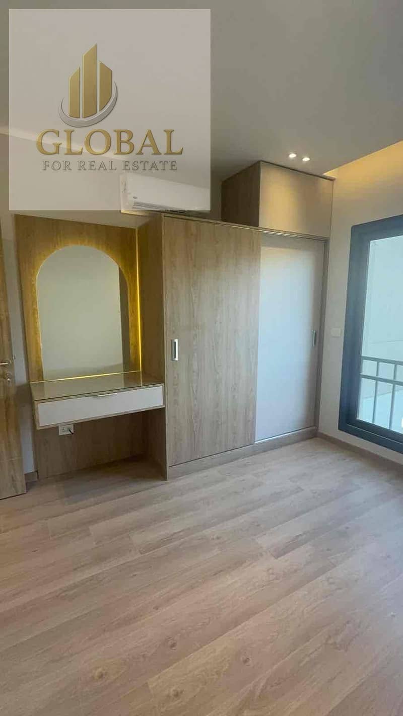 5 5ea8b576-0c76-4535-a857-bc5f1d672fb0. jpg