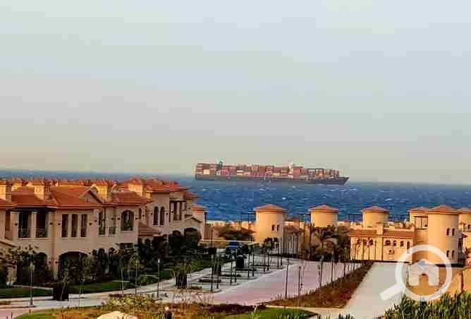 10 2377063-8549co. webp