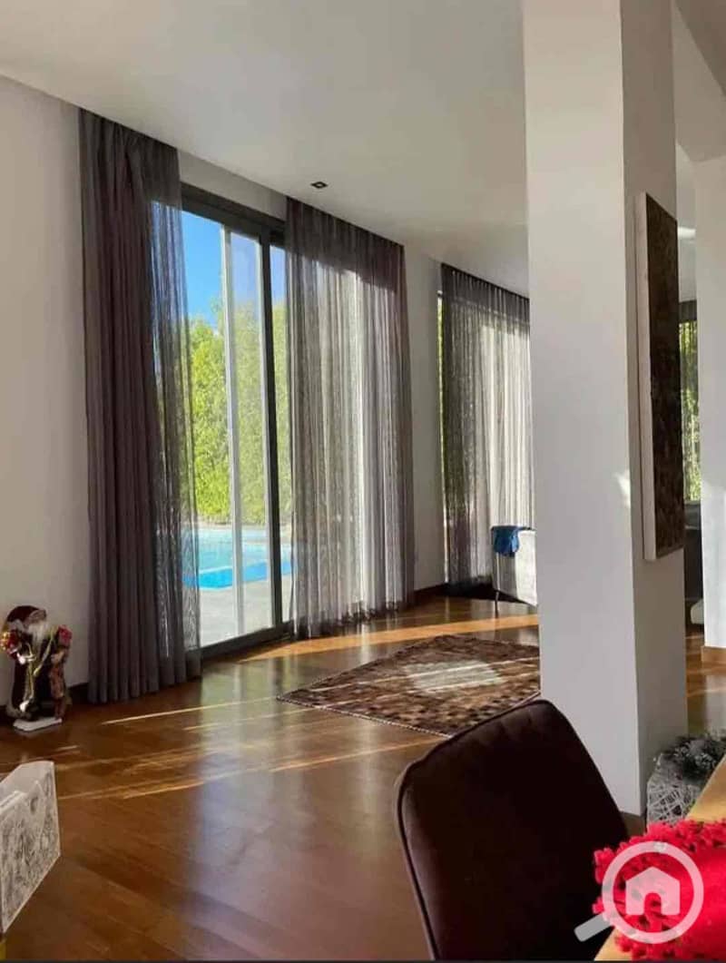 5 ae0043a1-e586-40cf-bda9-542a23e9a149. jpg