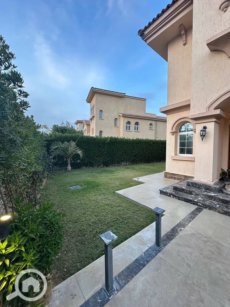 2 0eeee7f2-7f76-43b0-b598-972f78c37aeb. jpeg