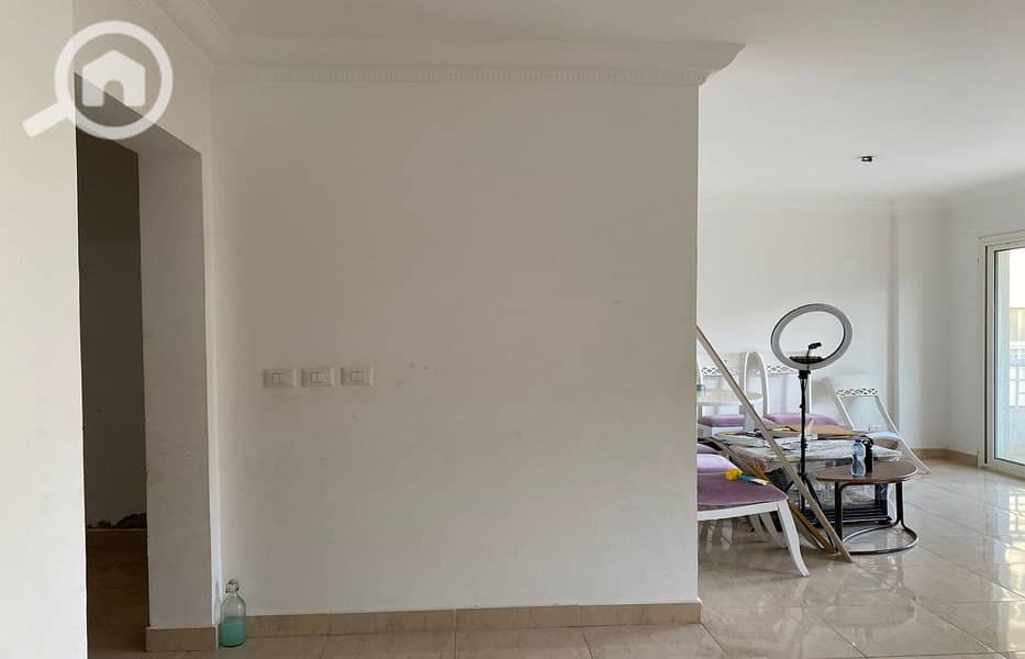 8 0174788f-ff5a-43da-9700-0c8e05ff7b41. jpg