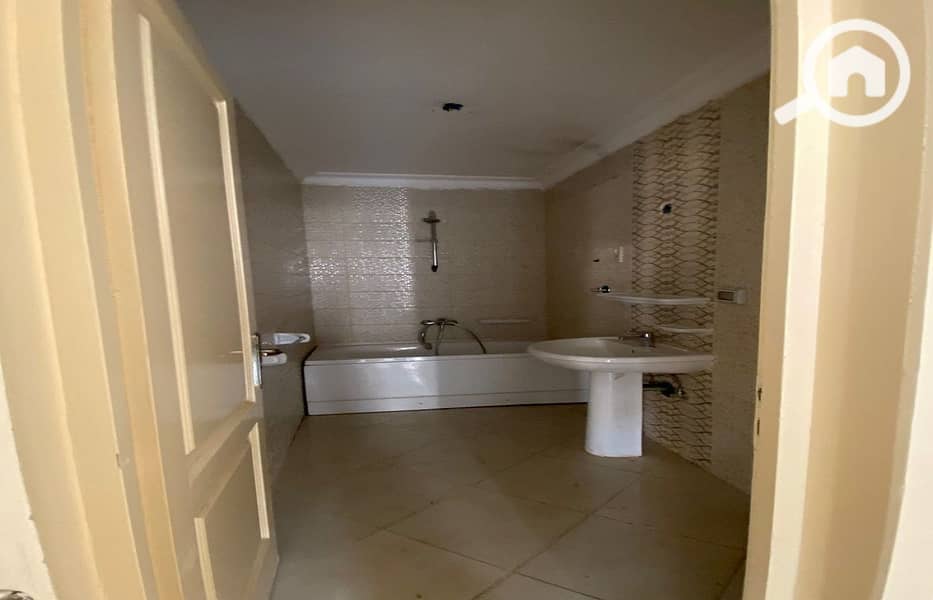 24 d0072bc6-b60b-4b24-816a-0726b7853b2e. jpg