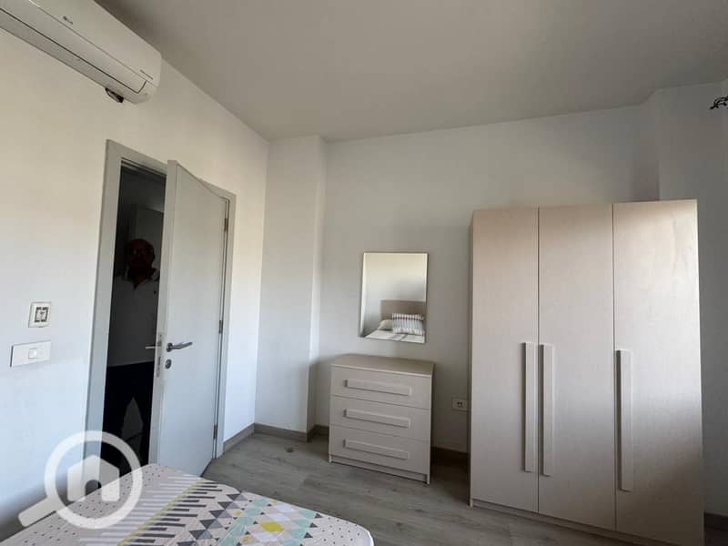 14 21dba0e8-b81a-4ae0-8d26-4ae81bc21c7c. jpeg