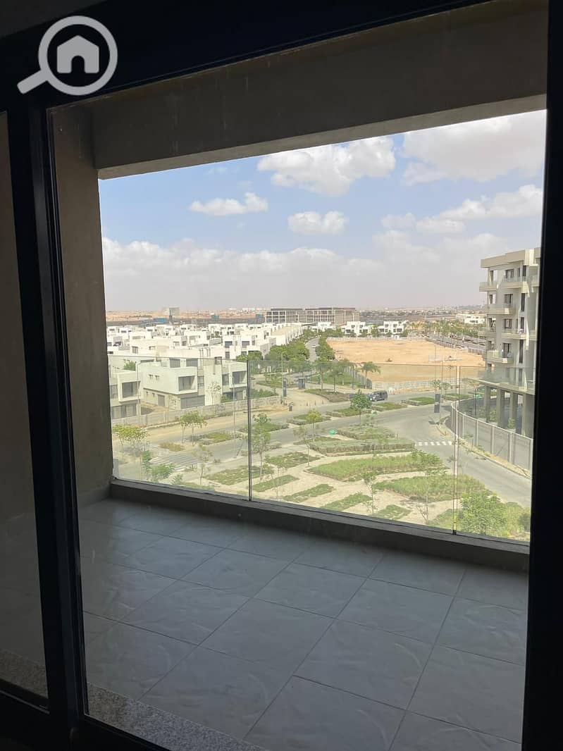 18 77d9f4c4-6e6c-4302-9c59-0565b384915c. jpeg