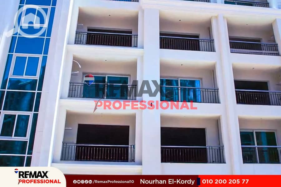 12 -_Facebook_Reel_145.00_03_00_25. Still034. jpg