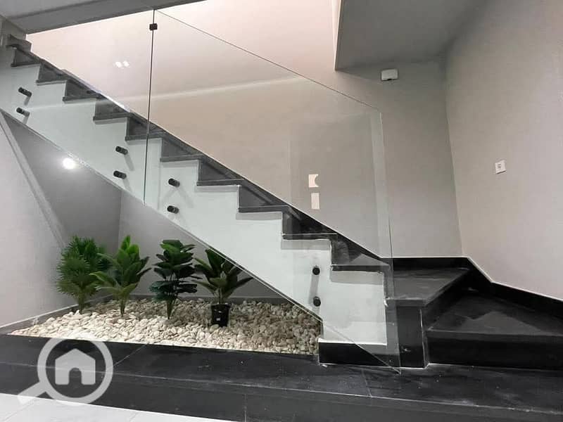 5 50c6f328-b934-4b4d-a9cb-2d5d2756a65a. jpg