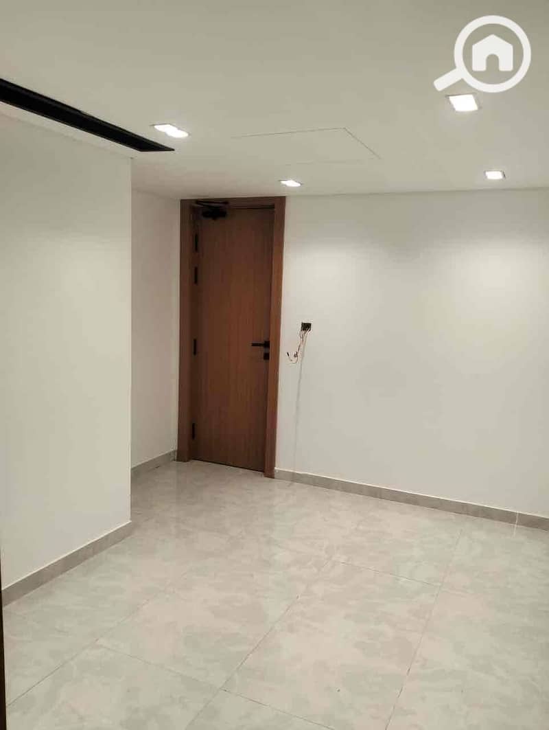 3 bf7b7d3b-64cc-4cab-b0e9-eaf3c73bda1f. jpg