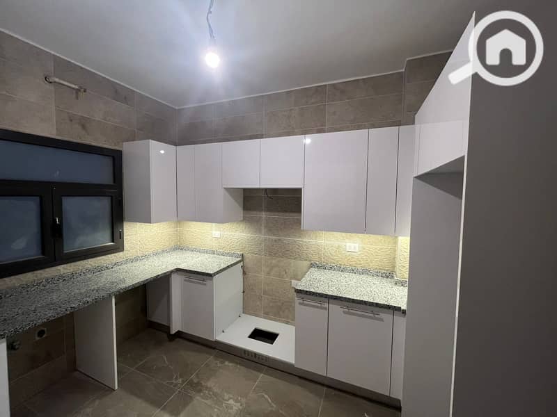 2 98e4fc95-e3e8-4a6d-aef8-e4bebebffc8b. jpg