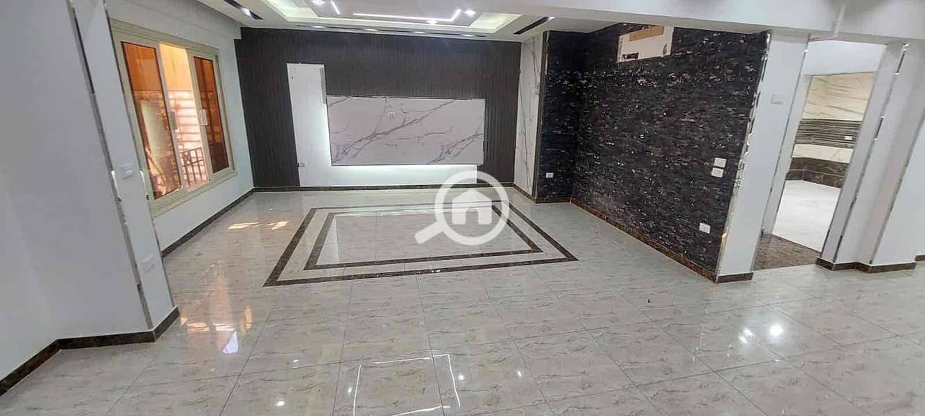 7 1e7fc05c-fd00-49a2-8b65-15bb56420c52. jpg