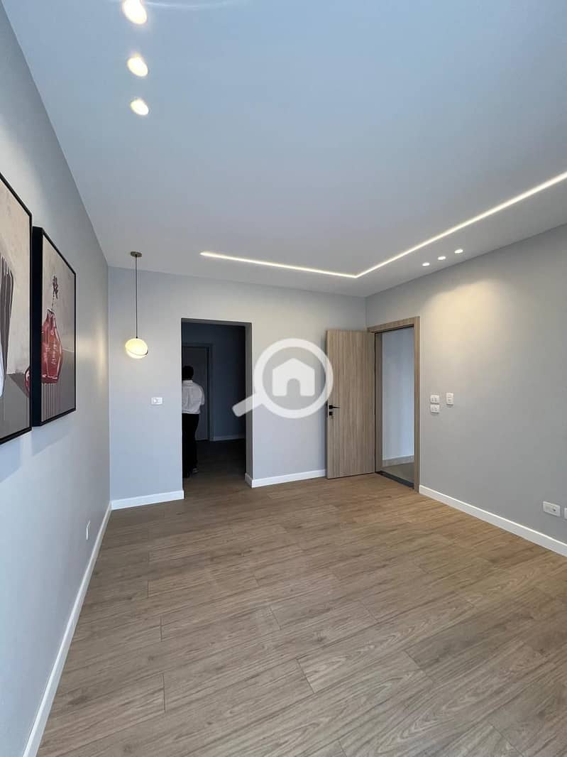 6 4c9dacba-6a65-4b83-a72a-2a256eb2f451. jpg