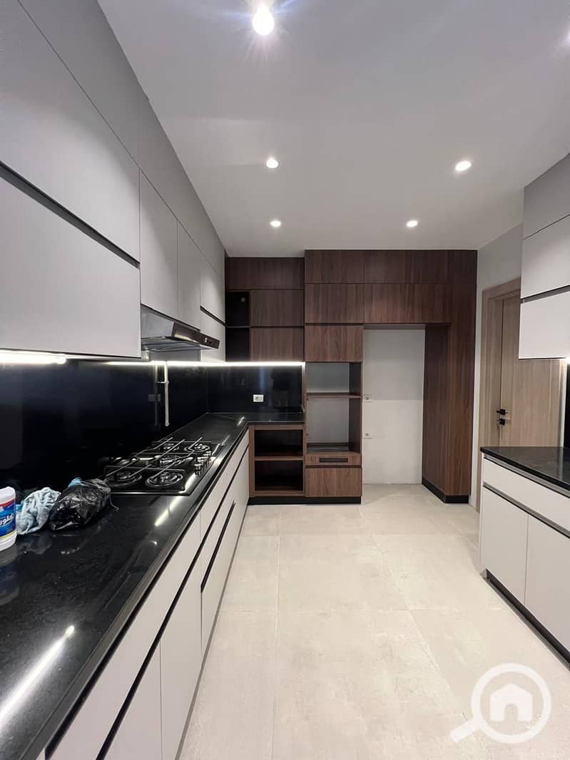 10 28ca0838-27b9-4174-880d-ba653cde3a16. jpg