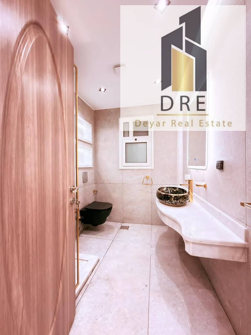 12 1e57702c-d123-4a9a-9877-81fc3152a461. jpg