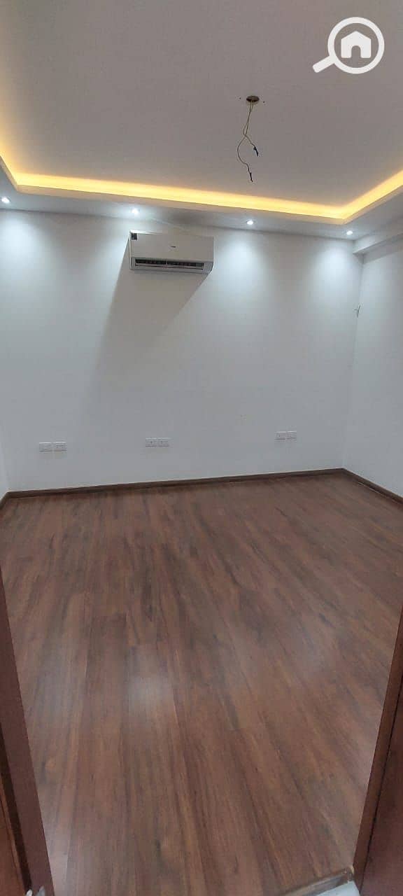 4 2ebd60a1-2403-4cc4-b4da-a6ea075e6713. jpg