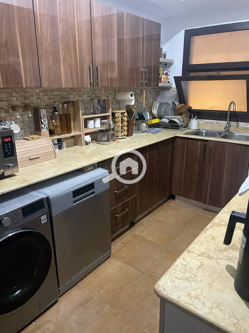 4 f853743a-a537-46d9-b5c0-04a67c474def. jpg