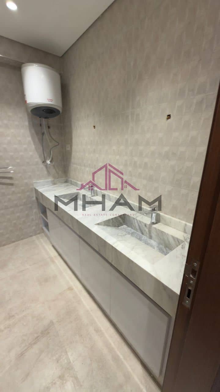 4 photo_5992527848616430465_y. jpg