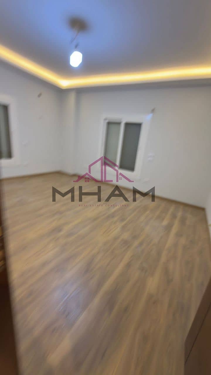 8 photo_5992527848616430472_y. jpg