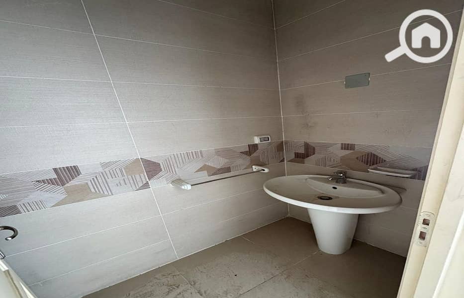 12 f9e5d7f8-bc49-486a-8120-dca32e92250a. jpg