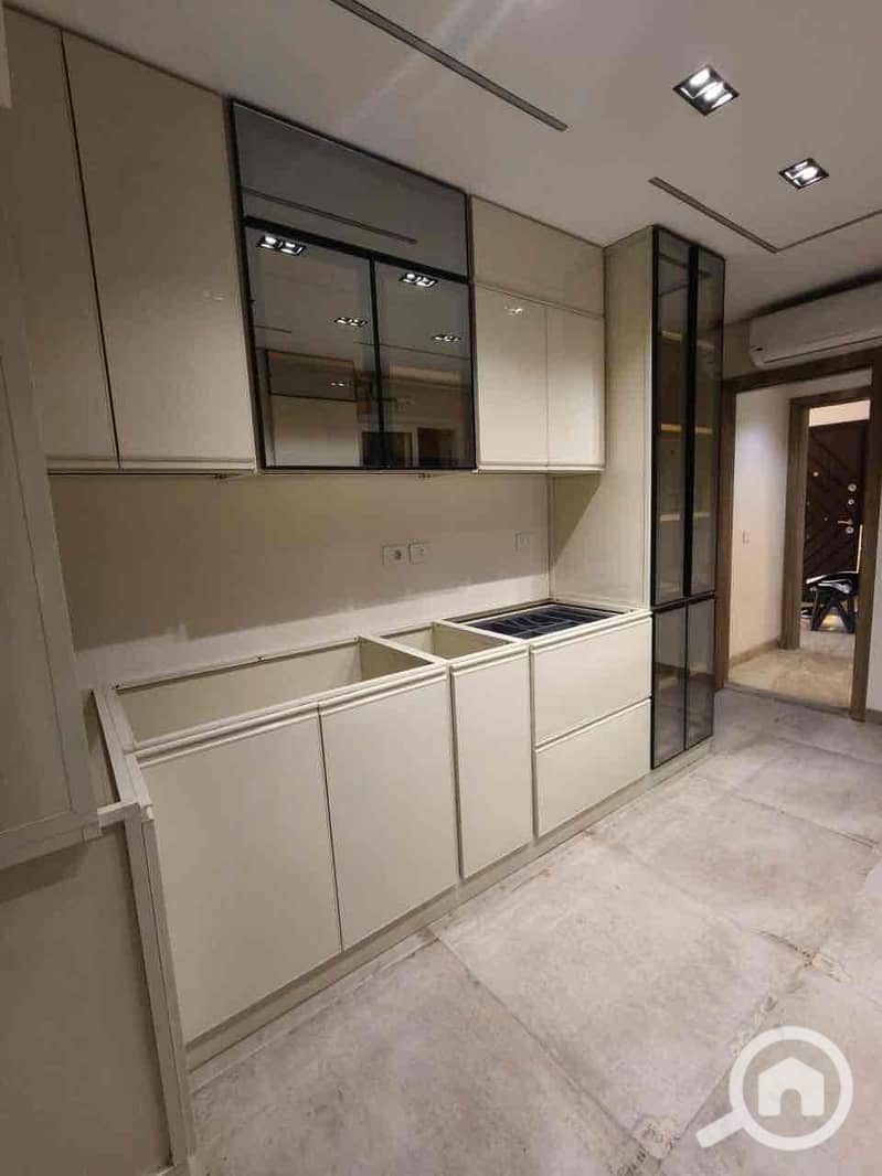 24 4c2151be-3ff5-4144-a9a7-cd80517da110. jpg