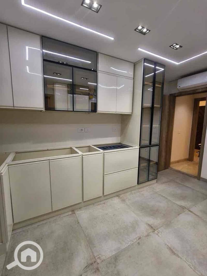 28 1f95c85a-53c0-4a70-a1fa-f2a1c24a3316. jpg