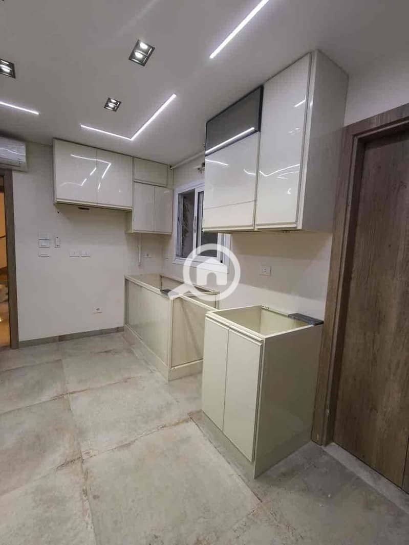 30 0054620f-ad2b-4d6d-914c-2568c5e70dbe. jpg