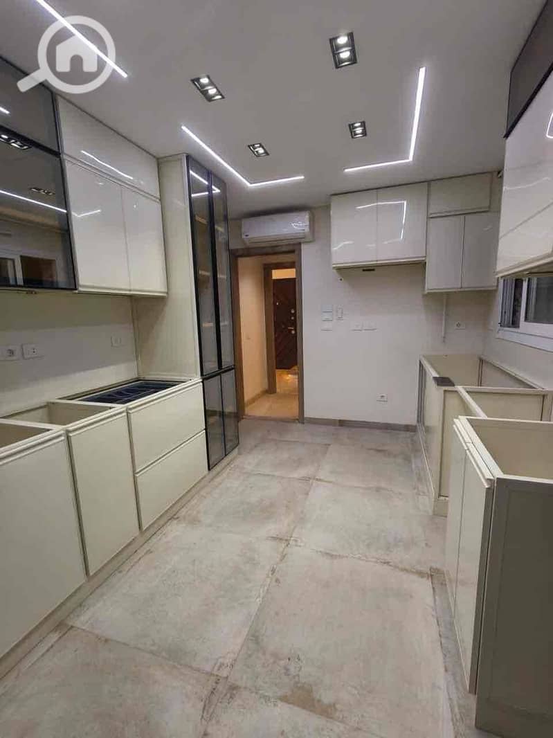 32 39ed8e51-ac88-4534-ad3e-c721ed6e5f66. jpg