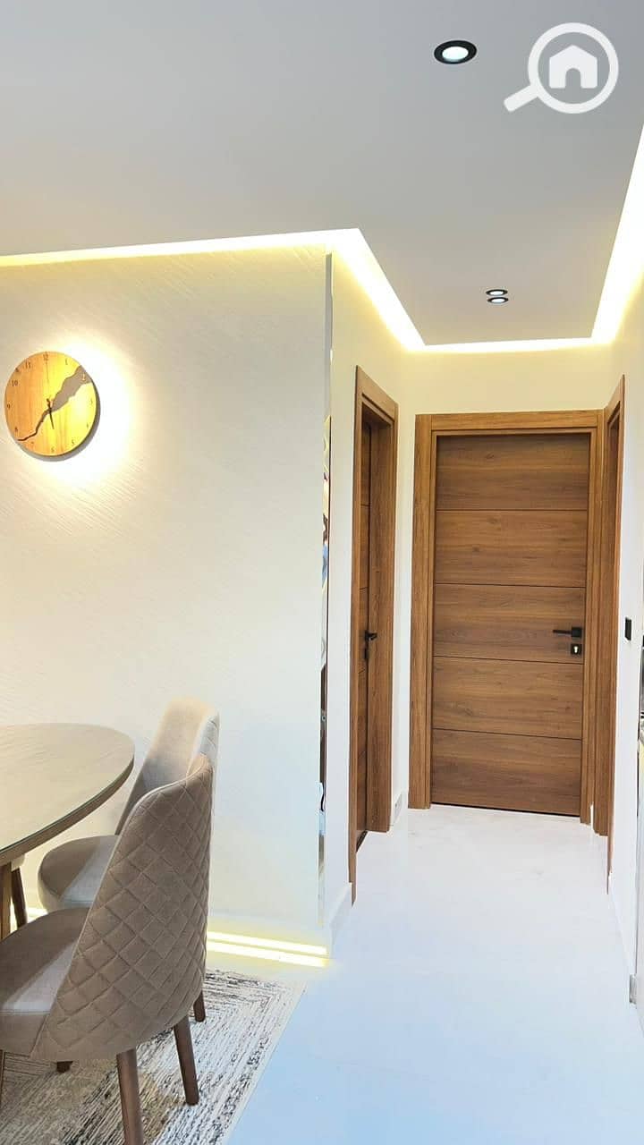 7 63a754a9-f6aa-4bd9-b8d4-6b81b235293a. jpeg