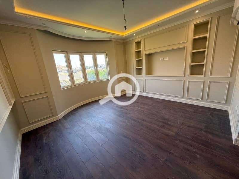 13 e99884a7-e5e1-47b2-a8f2-a19c14ca3935. jpg